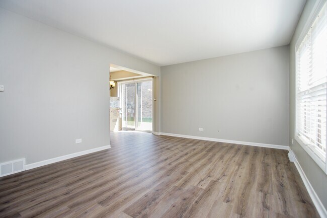 Foto del edificio - 1360 W Byron Ave