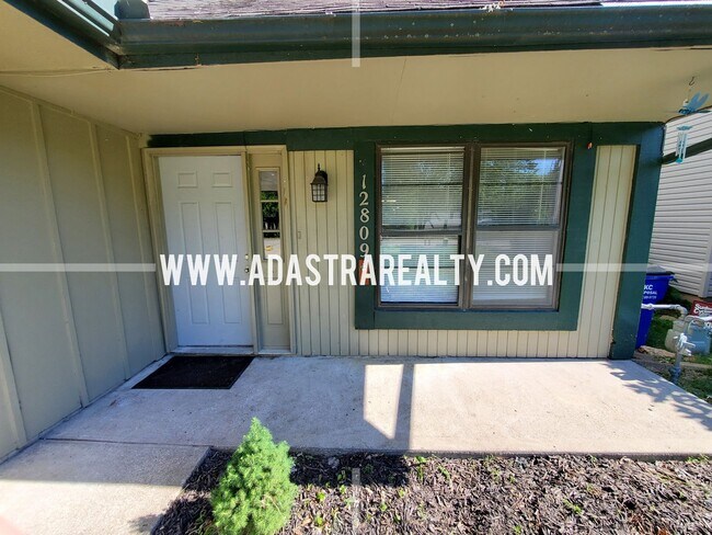 Foto del edificio - Beautiful Lenexa Duplex-Available in SEPTE...
