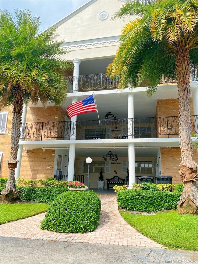 450 Paradise Isle Blvd Unit 310, Hallandale Beach, FL 33009 Condo for