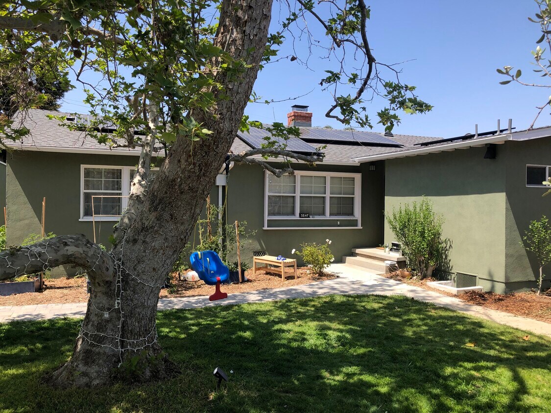 3847 S Dunsmuir Ave, Los Angeles, CA 90008 House Rental in Los