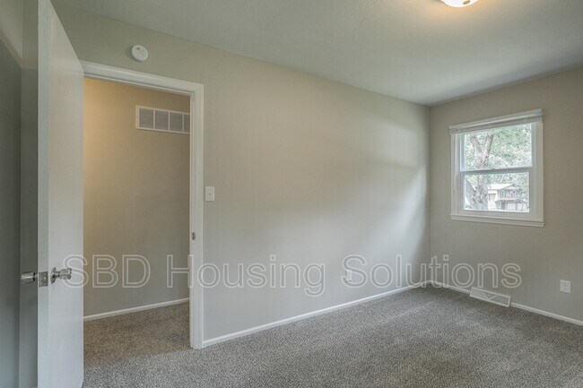 Building Photo - 1012 E Langsford Rd