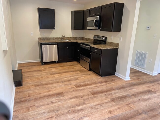 Kitchen - 304 9th Ave