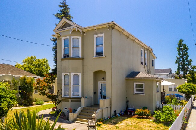 Building Photo - 2100 Pacific Ave