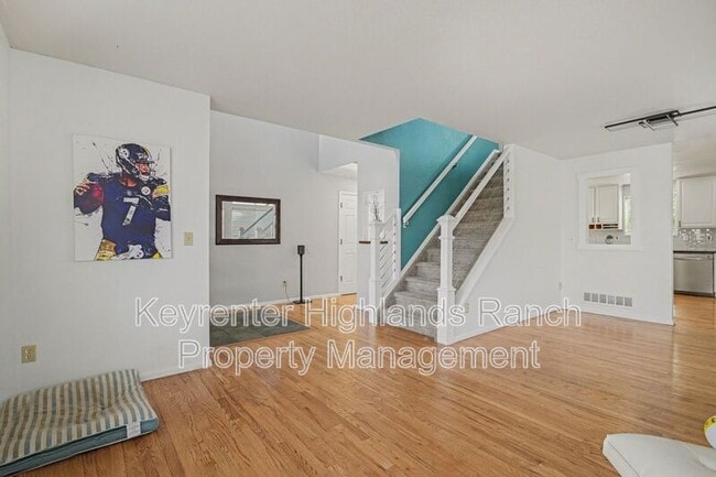 Foto del edificio - 8123 Locust Dr