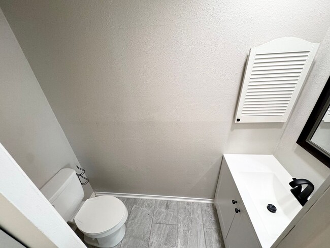 Foto del edificio - 2115 Crested Walk Dr