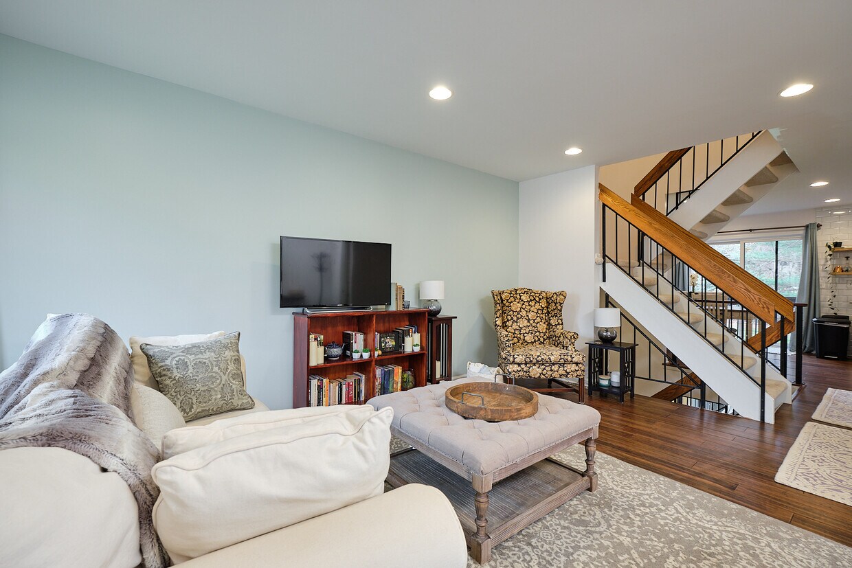 Primary Photo - 2214 Cartwright Pl