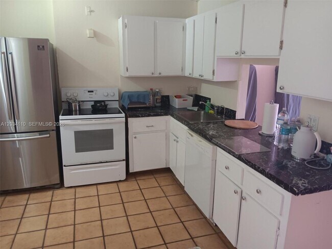 Foto del edificio - 3545 NE 166th St