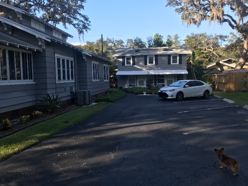 Foto principal - 706 15th Ave NW