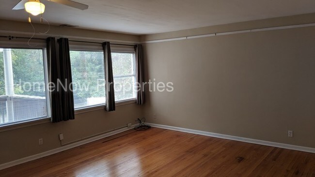 Foto del edificio - Charming 1 Bed Apartment across from the Park