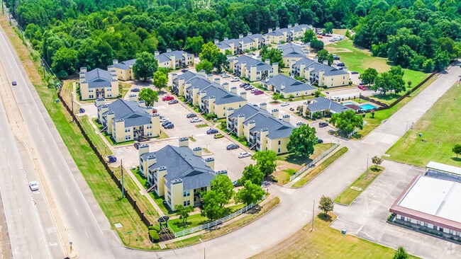 Building Photo - River Oaks Apartments