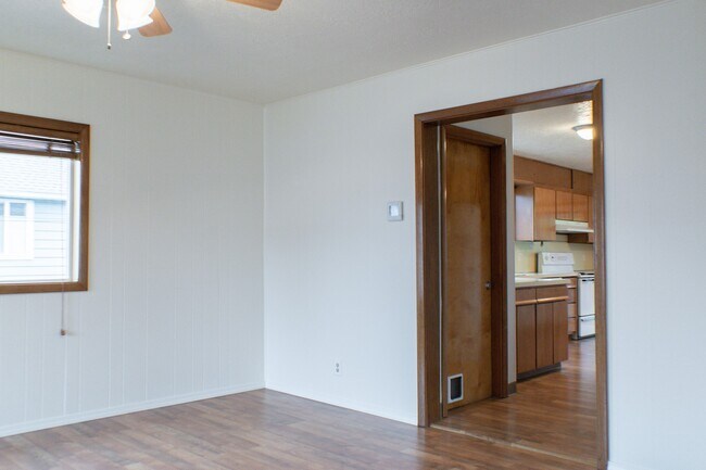 Building Photo - 28 SE 56th Ave