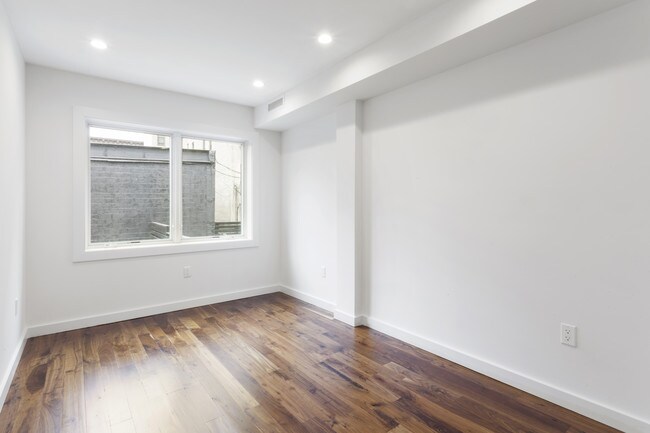 Building Photo - 127 S 1st St