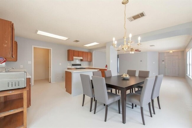 Foto del edificio - 2813 Adelen Ln