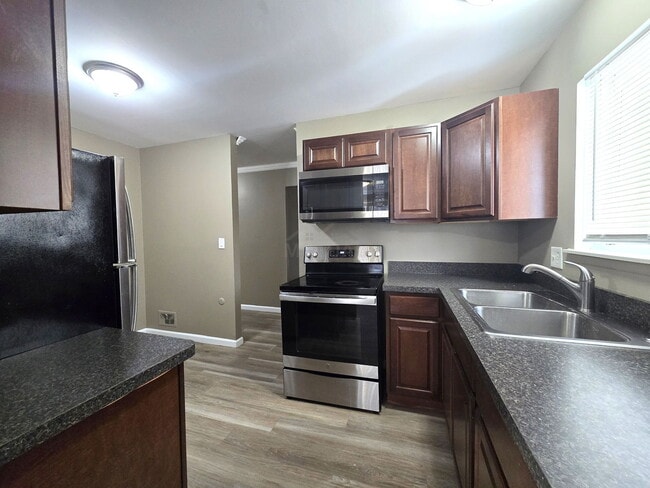 Building Photo - 30240 Southfield Rd