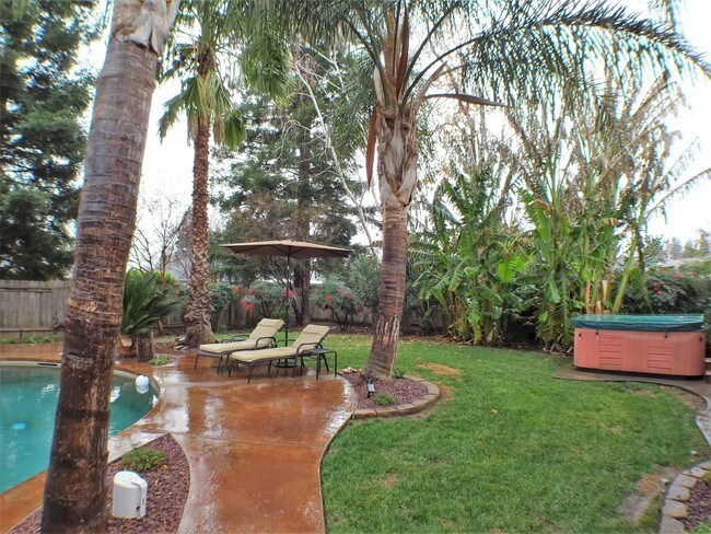 Building Photo - 417 Stonebridge Dr