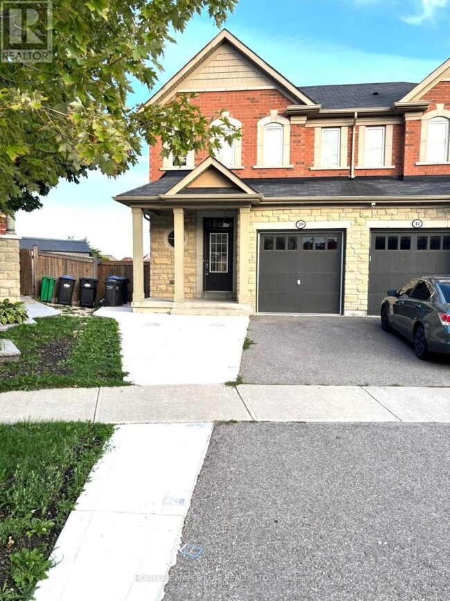 Building Photo - 39 Sussexvale Dr