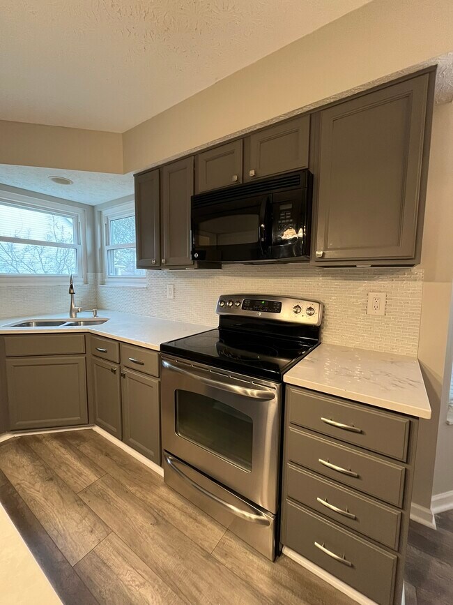 Foto del edificio - 208 Caswell Dr