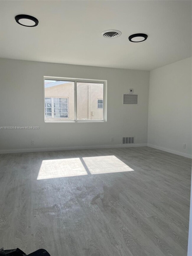 Building Photo - 1831 NE 56th St