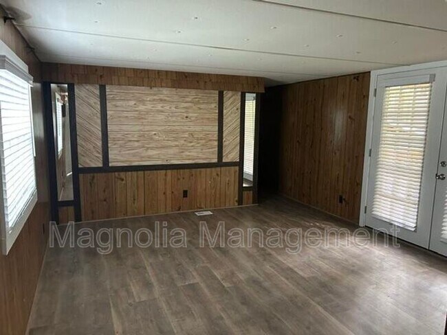 Foto del edificio - 2185 Kittrell Rd
