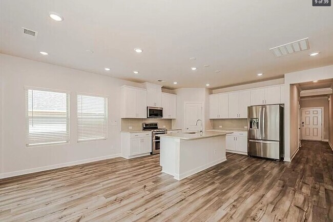 Building Photo - 4-bedroom, 3-bathroom home nestled in Cano...