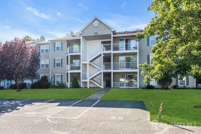 Foto del edificio - 66 Iroquois Dr