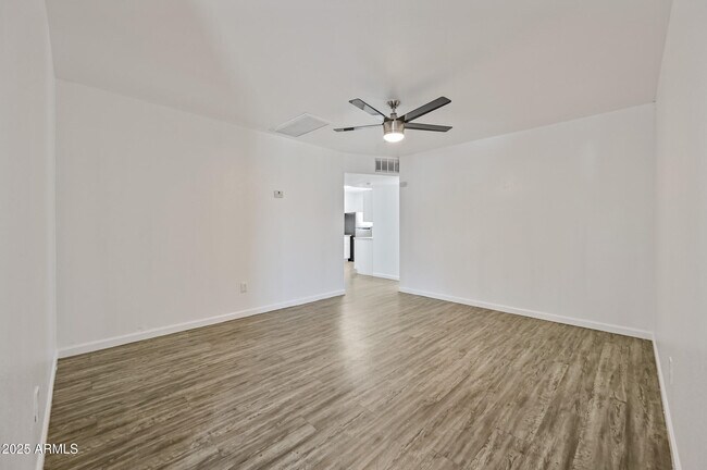 Foto del edificio - 1744 W Glendale Ave