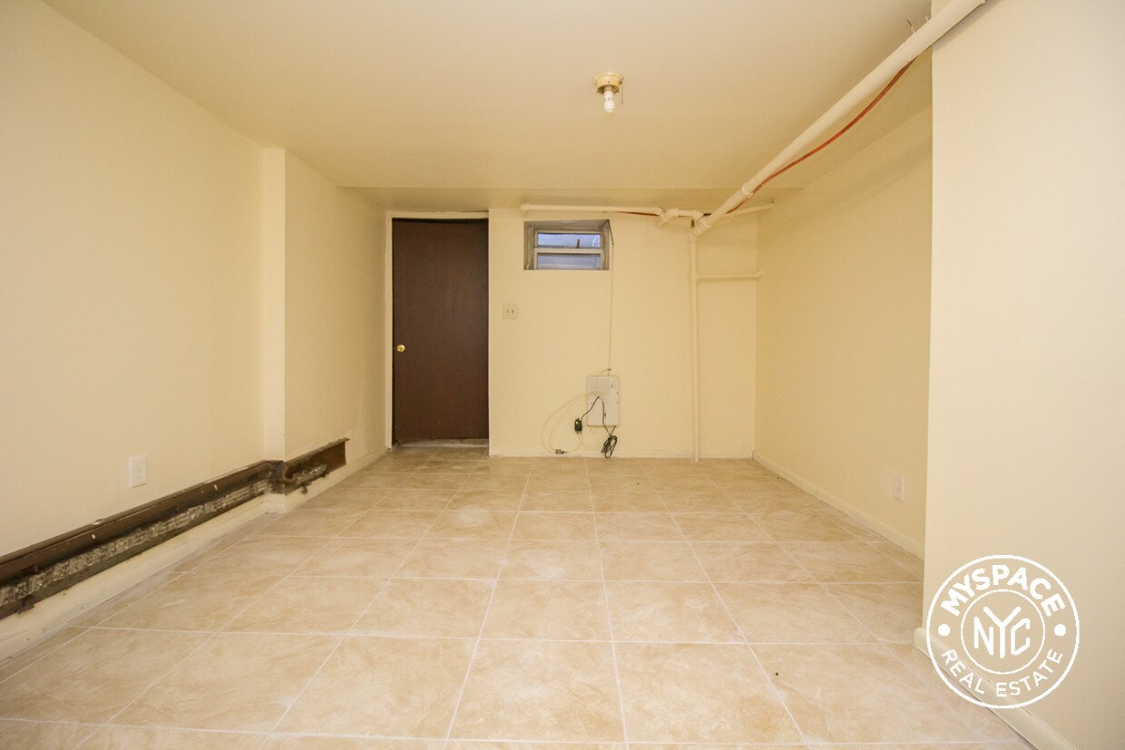 Primary Photo - 15 Irving Pl