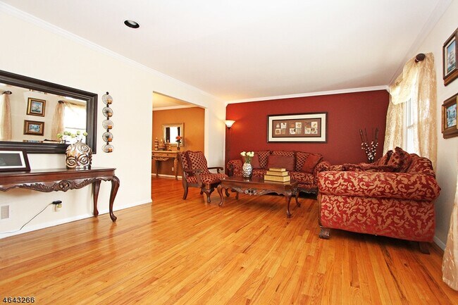 Building Photo - 30 Colonial Woods Dr