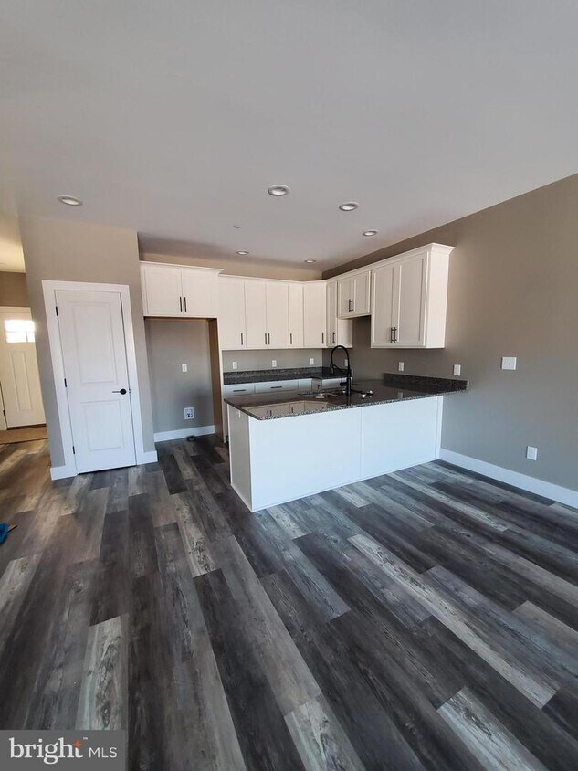 Foto principal - 521 Shook Ct E