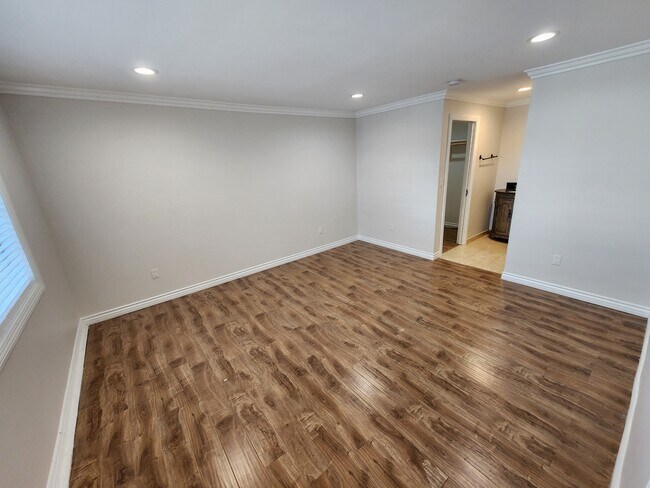 Building Photo - 13042 Lull St