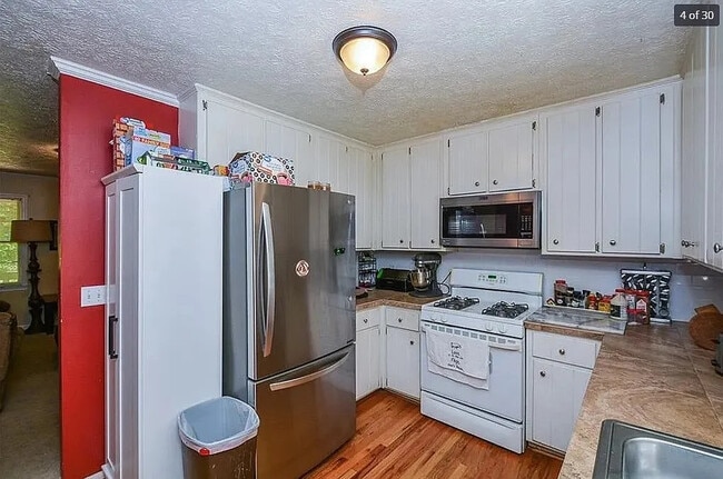 Building Photo - Room in House on Jacee Cir