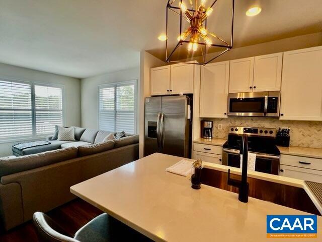 Foto del edificio - 2215 Swallowtail Ln