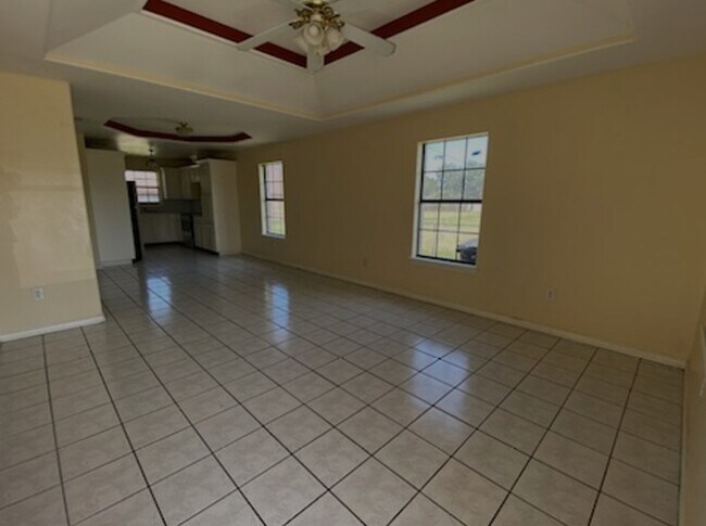 Living Room - 113 N Glasscock Blvd