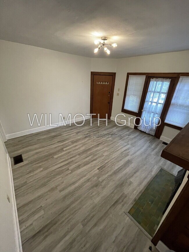Foto del edificio - 537 E 11th St