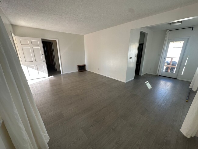 Foto del edificio - Beautifully remodeled 2-bedroom, 1-bathroo...