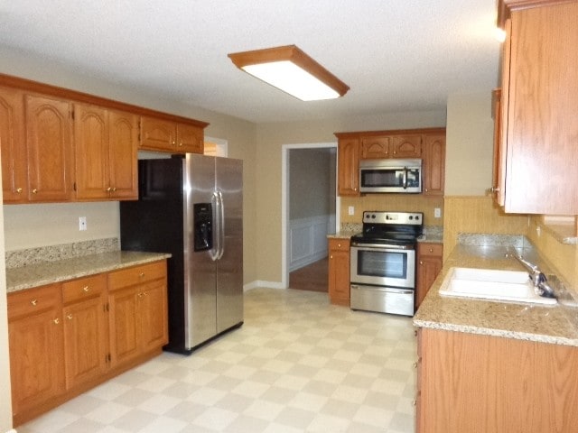 Building Photo - 7525 Saddlebrooke Dr