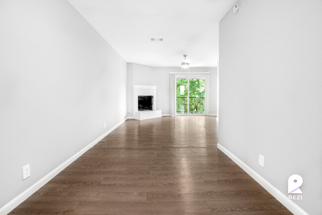 Foto del edificio - 6812 S Congress Ave