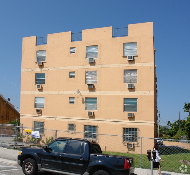 Building Photo - 536 SW 12th Ave