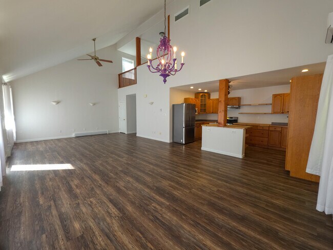 Foto del edificio - 310 W 1st St