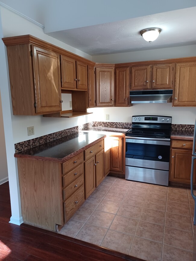 Kitchen - 17 Beaver Brook Ln