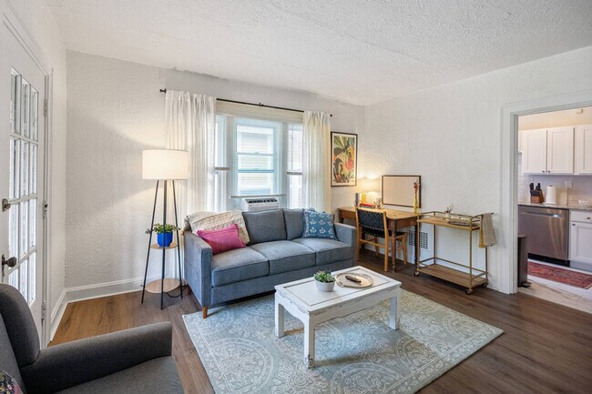 Foto del edificio - 6423 Kennedy Ave