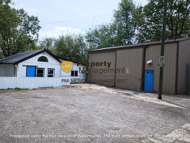 Building Photo - Charming 1-Bedroom Home with 820 Sq Ft in ...
