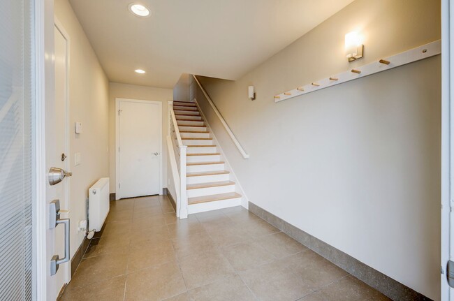 Foto del edificio - Gorgeous 3 Bedroom Magnolia Townhome!