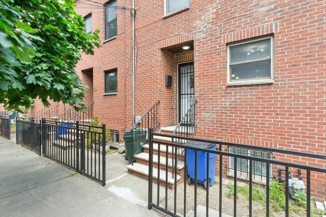 Building Photo - 198 Pavonia Ave
