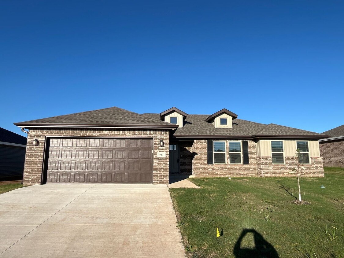Foto principal - Welcome Home! Beautiful New Build in Republic