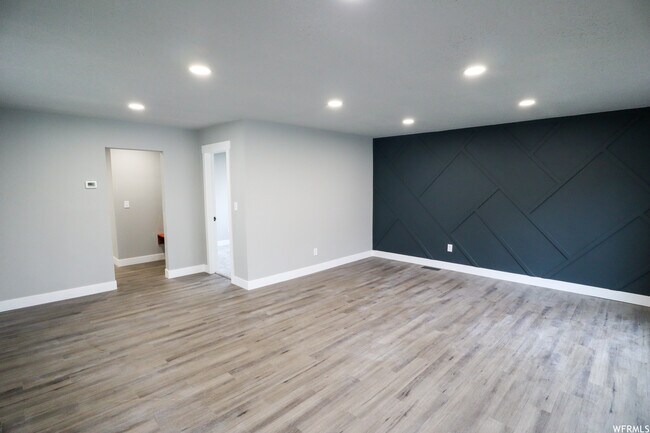 Foto del edificio - 948 E Atkin Ave