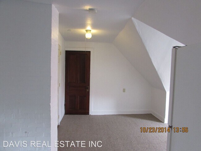 Foto del edificio - 359-361 E Main St