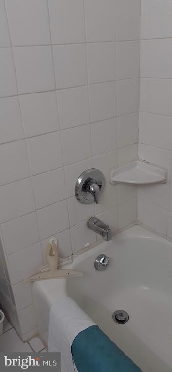 Building Photo - 604 S Washington Square