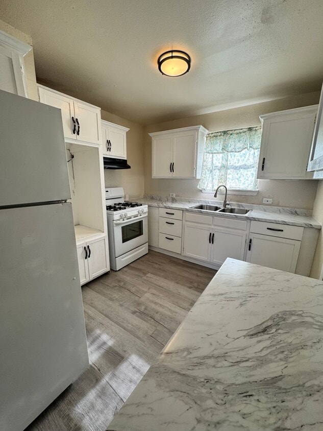 Foto del edificio - 3-Bedroom with Garage in Cul-de-Sac