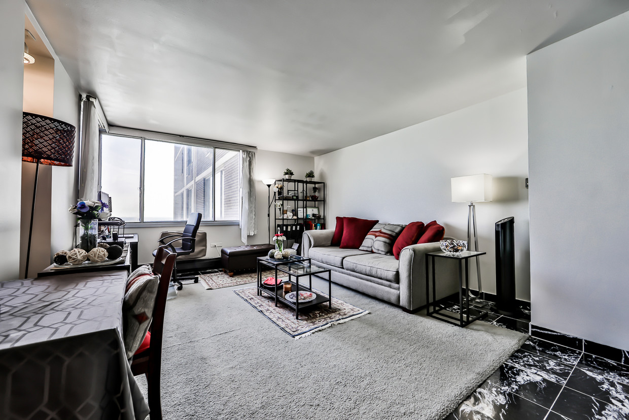 Foto principal - 6325 N Sheridan Rd